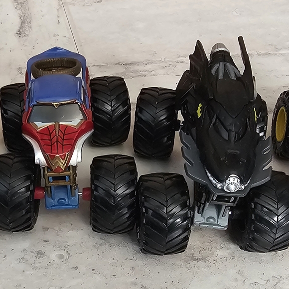 Super hero monster trucks - Picture 8 of 9